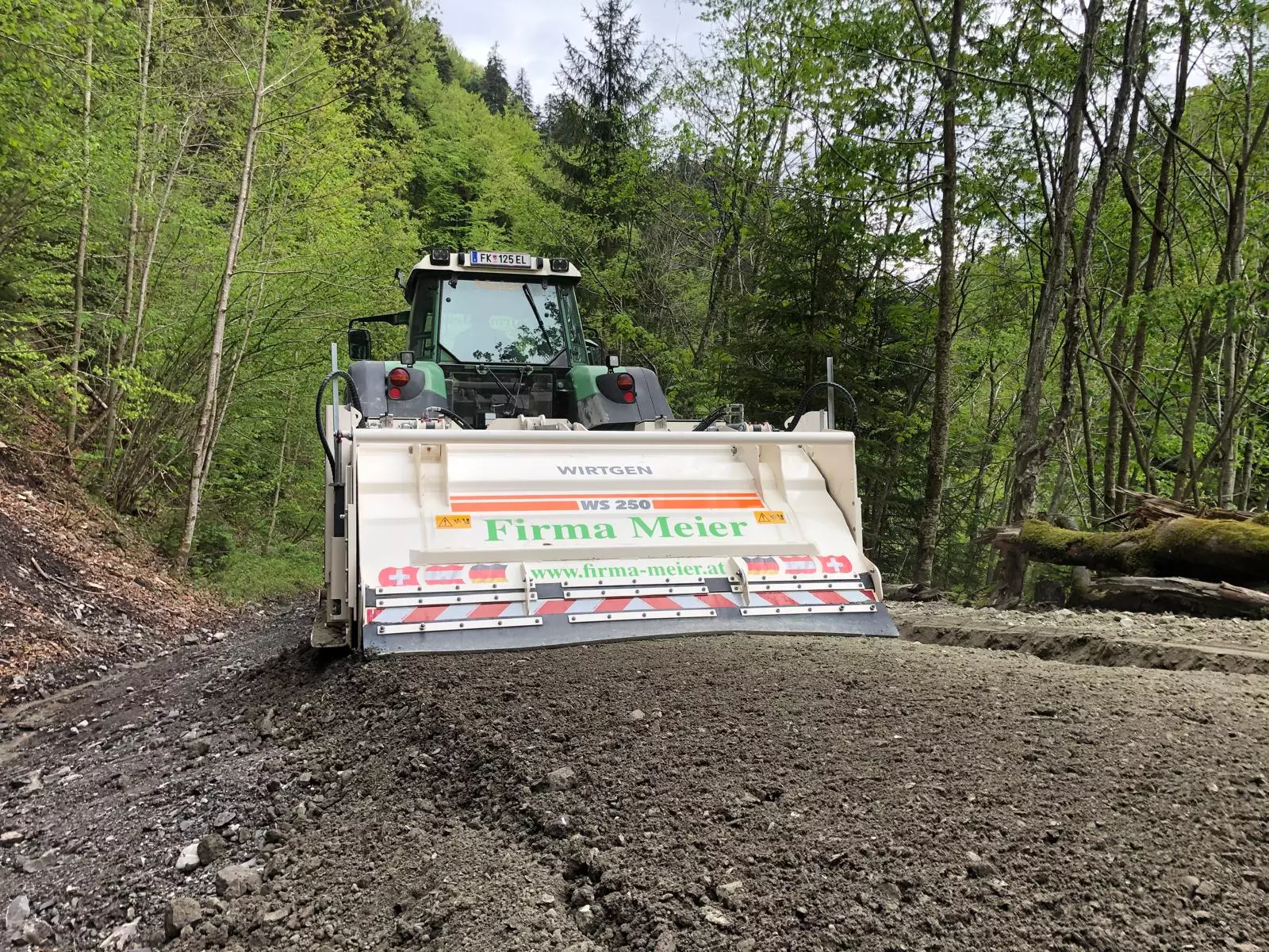 Wegsanierung, Wegpflege, Ausbesserung Schlaglöcher, instandsetzung nach Witterung und Unwetterschäden, Firma Meier Vorarlberg