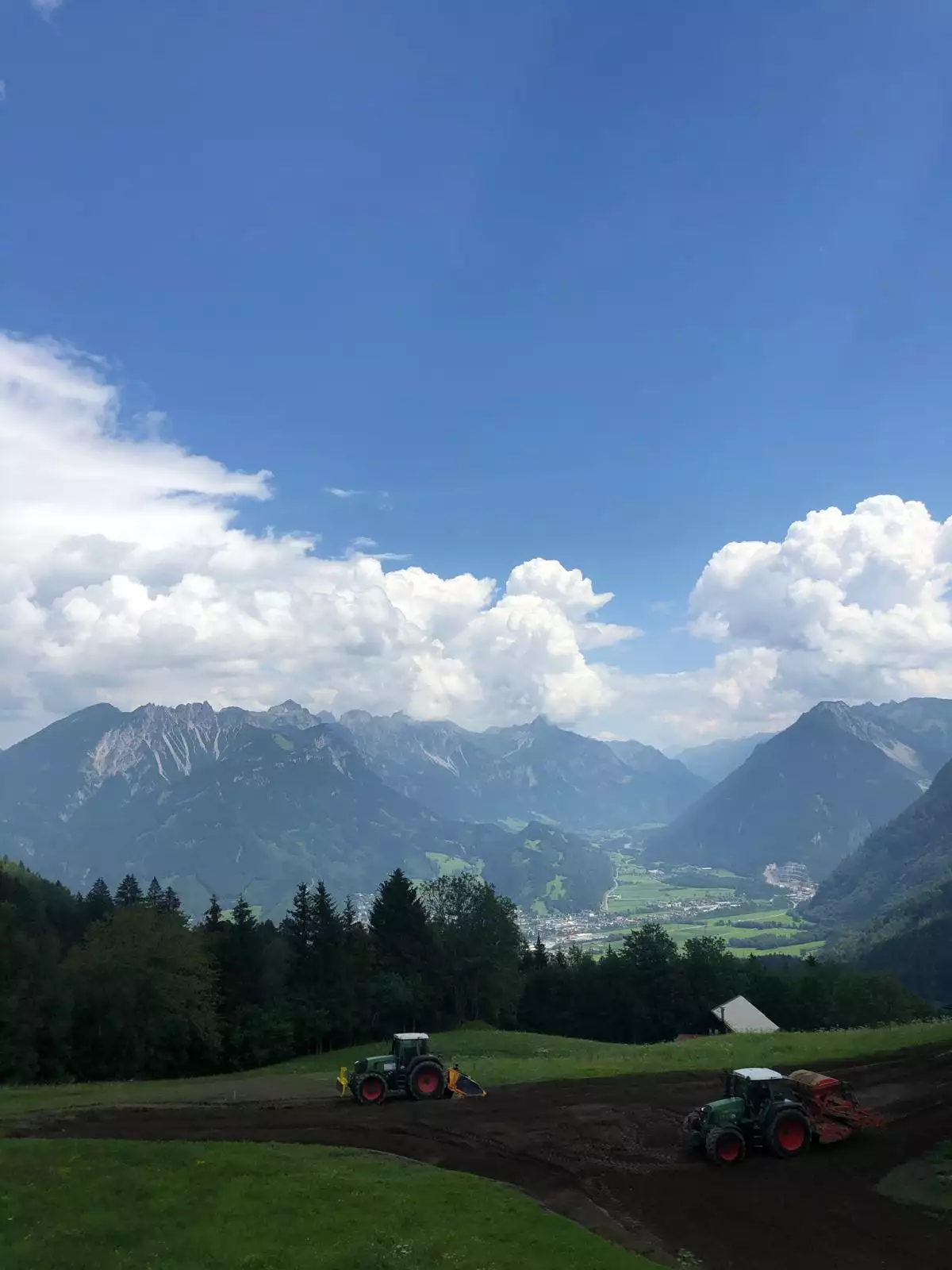 Wegsanierung, Wegpflege, Ausbesserung Schlaglöcher, instandsetzung nach Witterung und Unwetterschäden, Firma Meier Vorarlberg