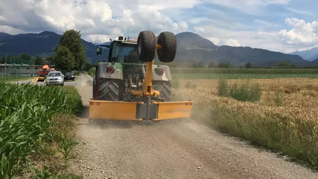 Wegsanierung, Wegpflege, Ausbesserung Schlaglöcher, instandsetzung nach Witterung und Unwetterschäden, Firma Meier Vorarlberg
